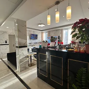 Hotel Midway ***